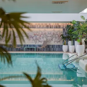 Atlantis Wellness & Conference Отель